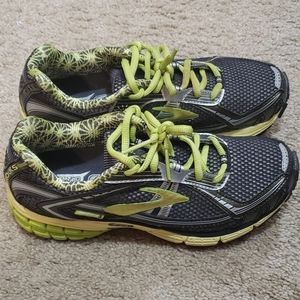 Womens Brooks 6.5 Running Shoes